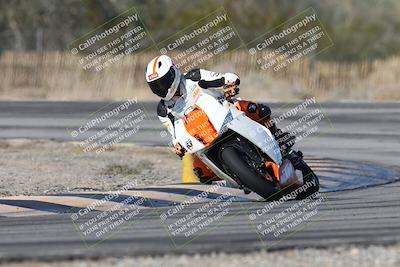 media/Dec-01-2025-Moto Forza (Mon) [[2daa91e15f]]/1-Advanced Group/Session 3 (Turn 3)/